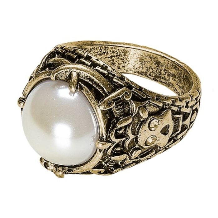 Gold ring with white pearl 