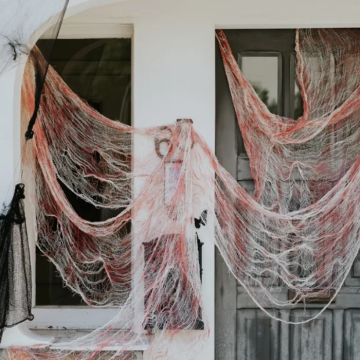 White net spider web decoration with bloodstains - 0.7x9.8 meters